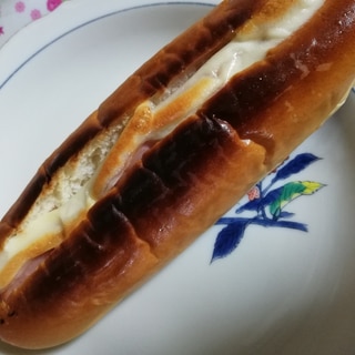 ウインナーとチーズのホットドッグパン